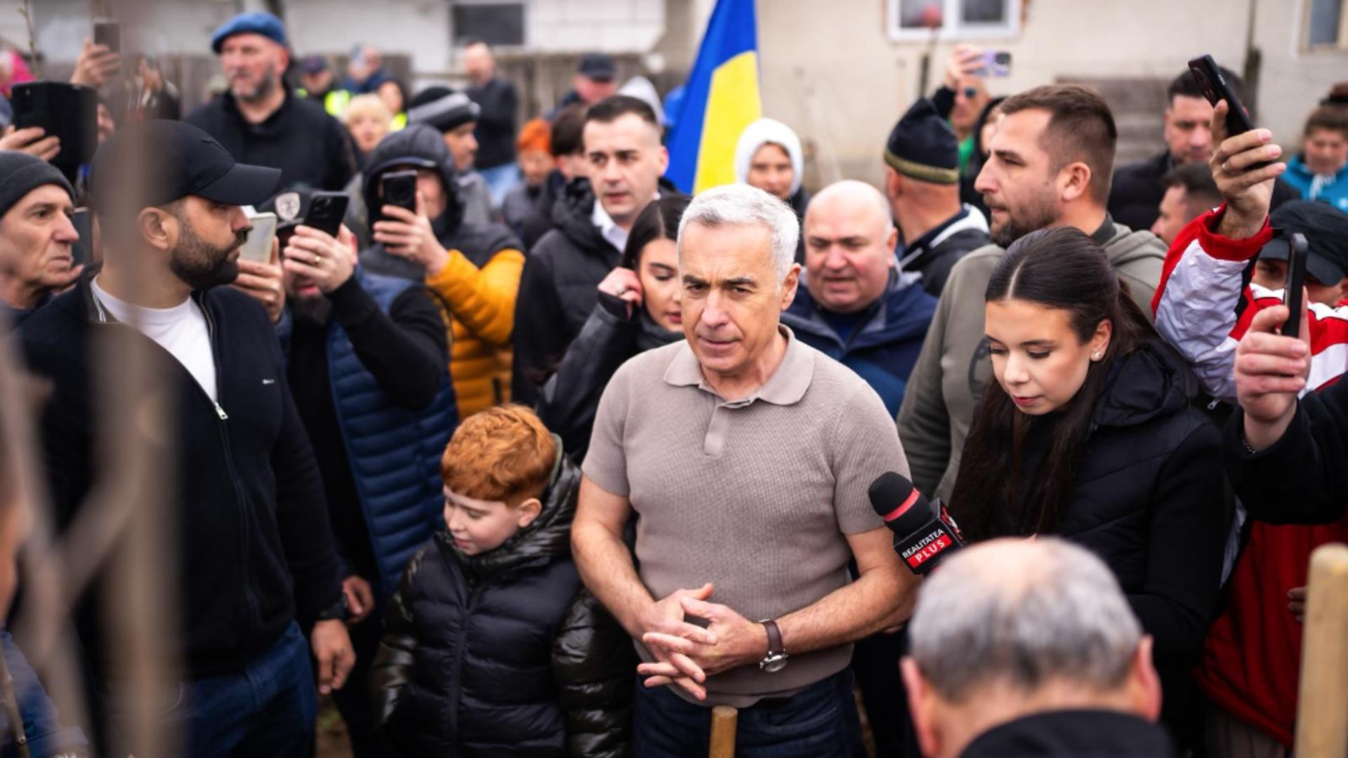 Călin Georgescu la campania de plantare de la Fierbinți (foto: Bogdan Chircan)