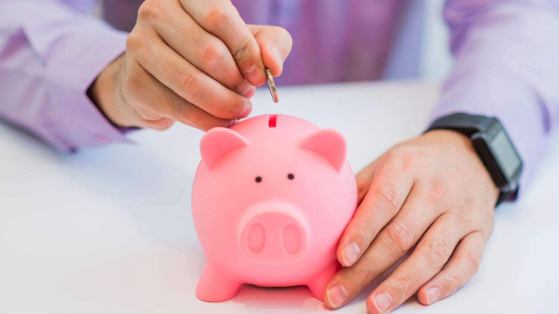 Românii au descoperit micile trucuri care îți lasă bani în buzunar la final de lună