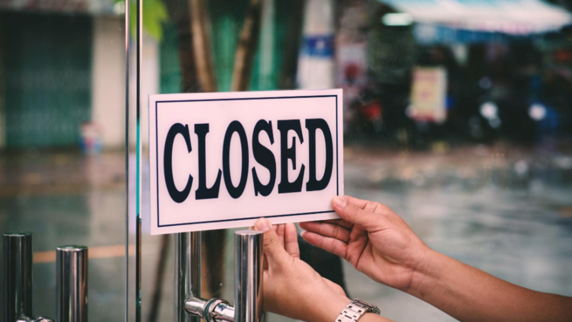 O țară populară printre turiștii români reduce programul restaurantelor 