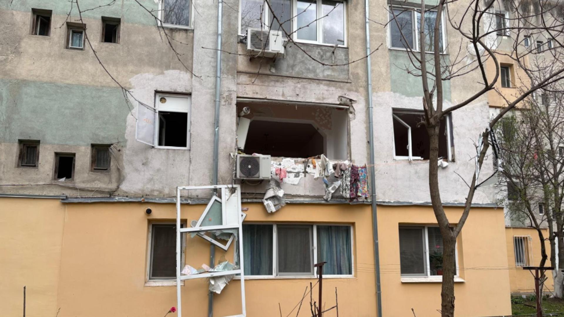 Explozie într-un bloc din Caracal. FOTO: ISU OLT
