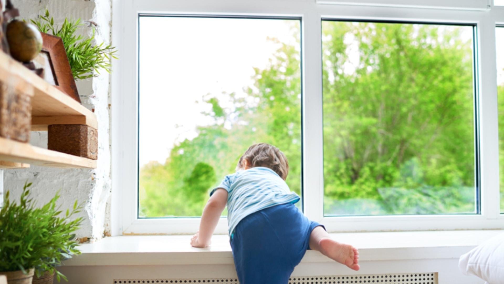Cum securizezi ferestrele atunci când ai copil mic
