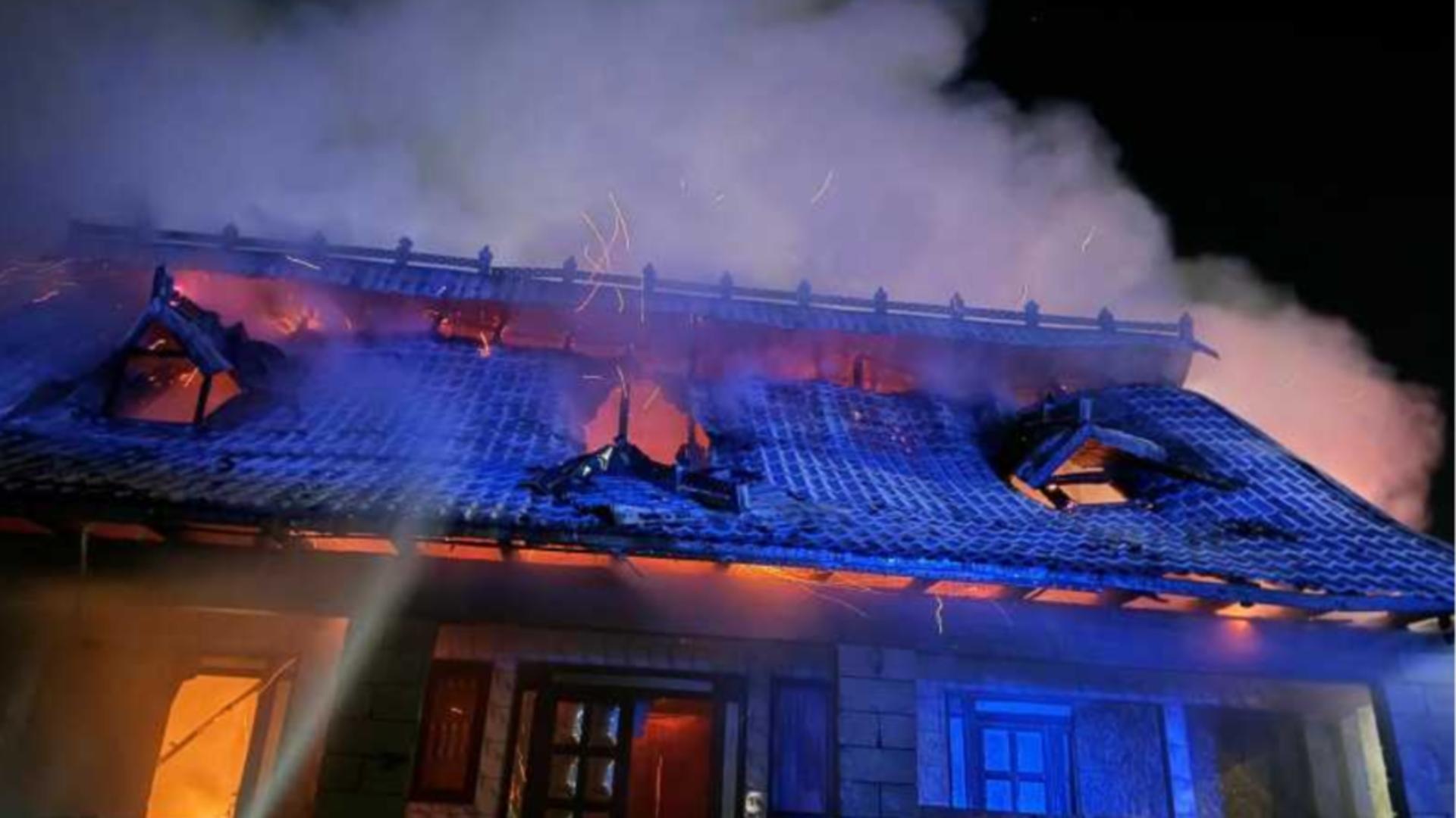 Incendiu de proporții în județul Bacău. FOTO: ISU