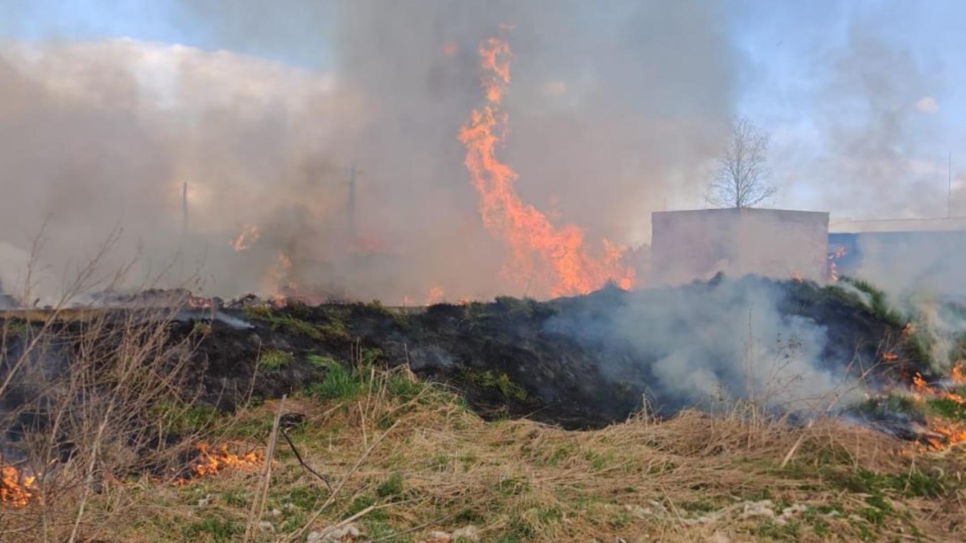 Incendiu masiv în județul Mureș. FOTO: ISU
