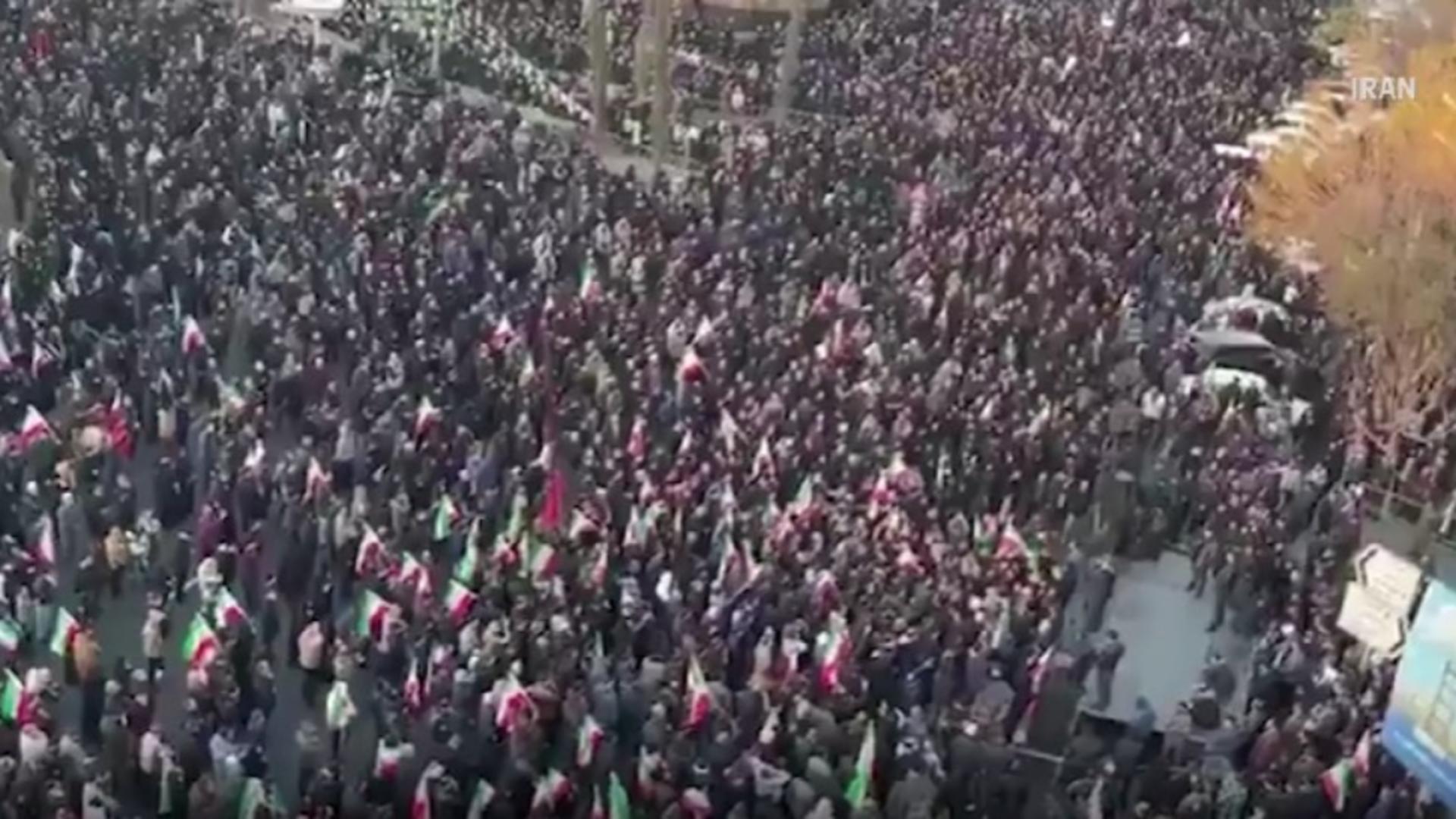 Iranieni în stradă