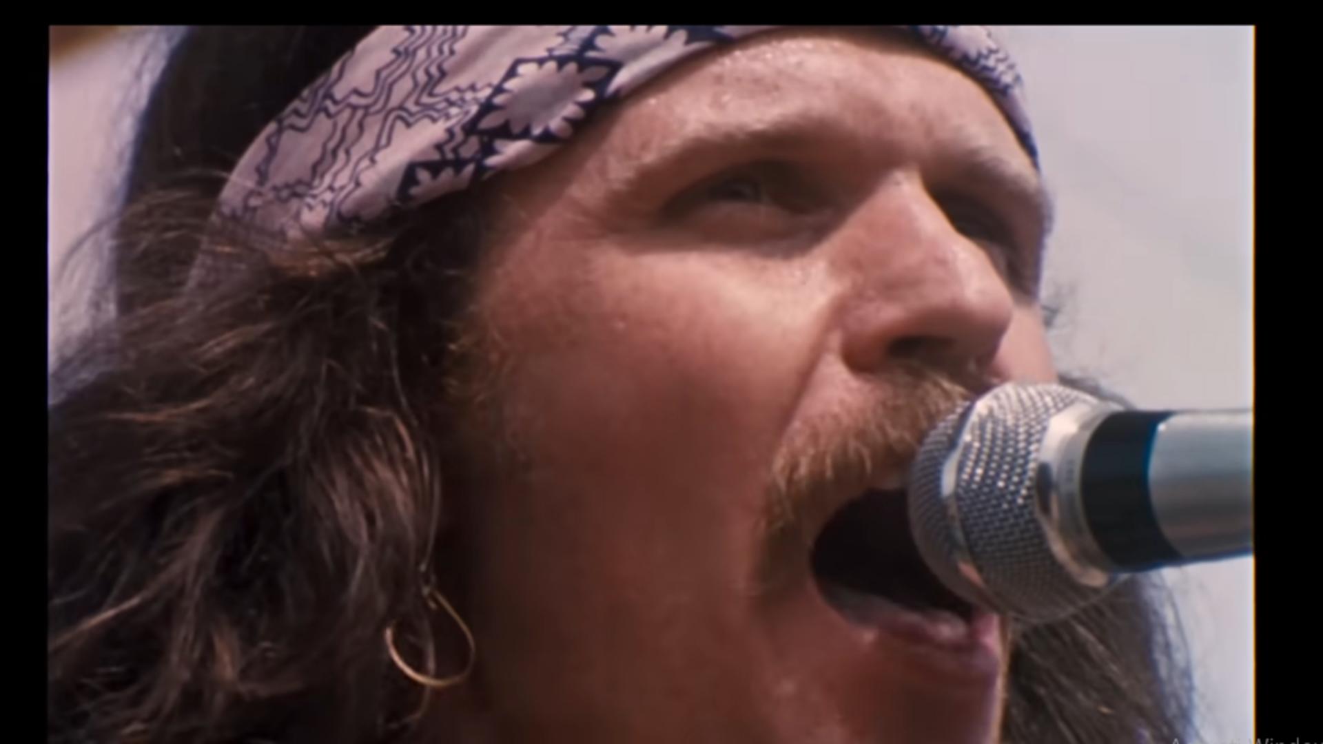 Doliu în lumea muzicii. Joseph "Country Joe" McDonald, al cărui cântec antirăzboi a devenit imn, a murit la 84 de ani 