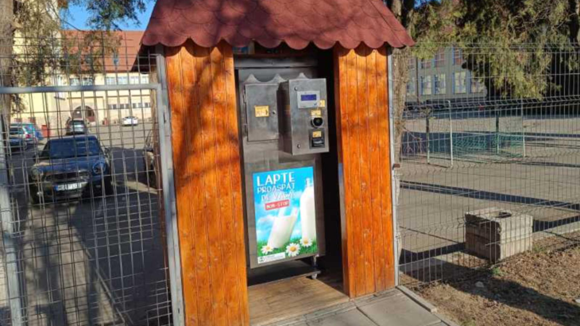 Locul unde curge lapte proaspăt din dozator. Foto: Agerpres