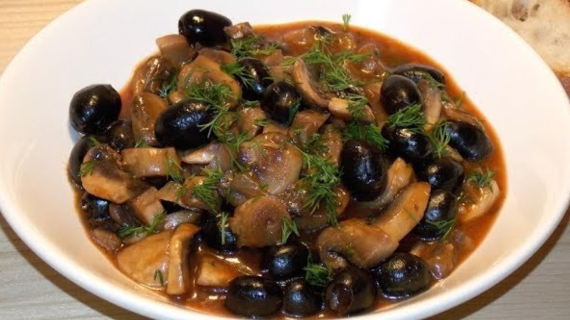 Mâncare de ciuperci cu măsline de post