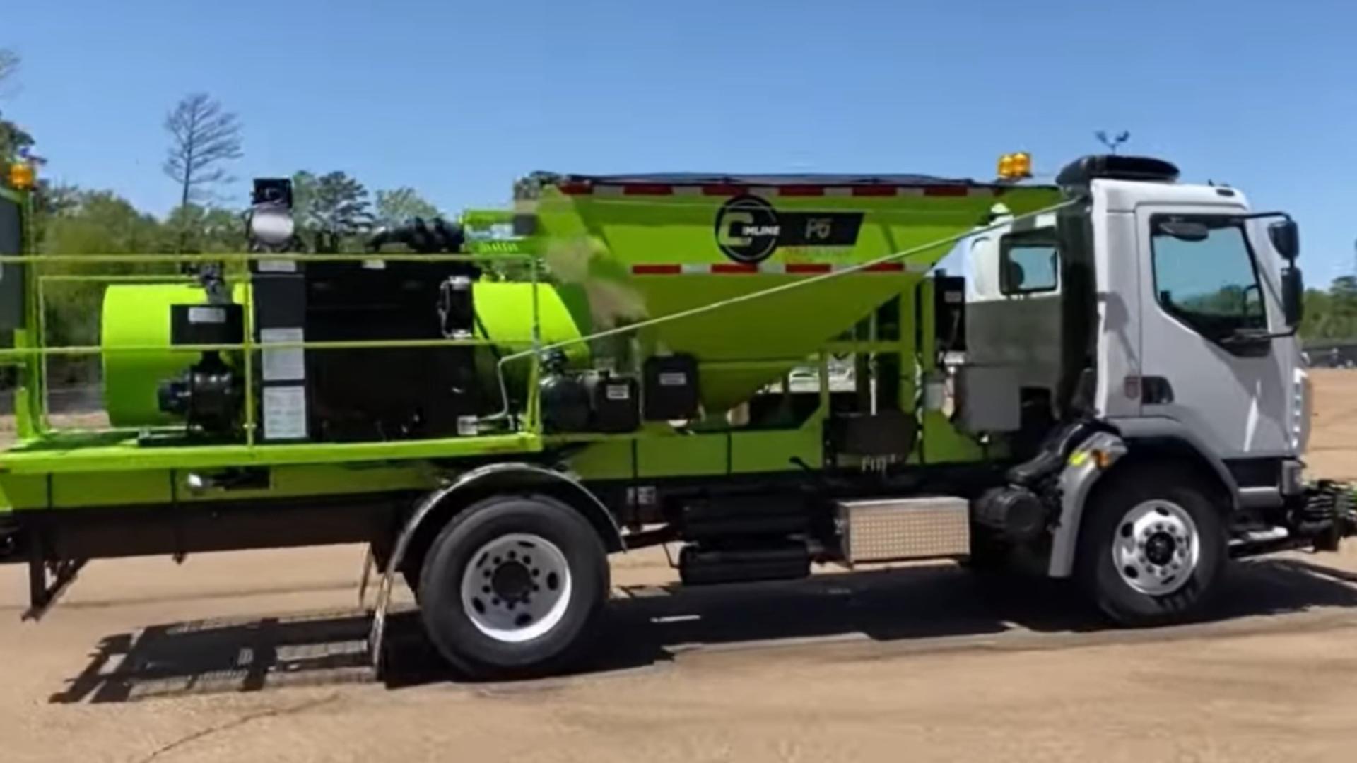 Un oraș american a investit într-un utilaj de ultimă generație capabil să repare craterele din șosele în mai puțin de două minute.