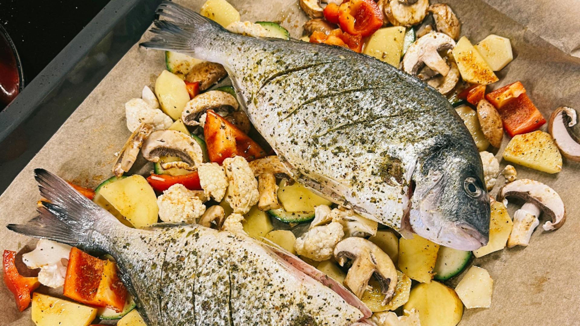 Pește la cuptor, rețeta ideală pentru Buna Vestire, ziua când este dezlegare în Postul Paștelui