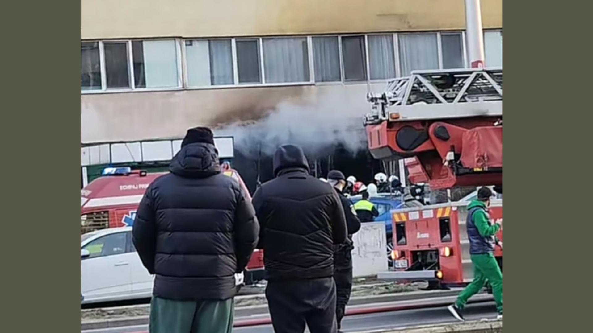 Incendiu puternic în cartierul Pantelimon: fum dens și evacuări, circulația a fost restricționată - VIDEO