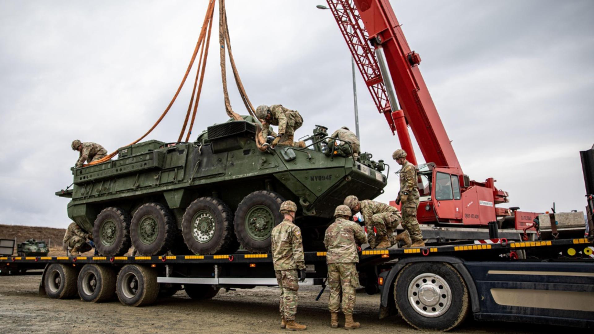 Soldați americani din trupele NATO la poligonul de la Novo Selo (Profimedia)