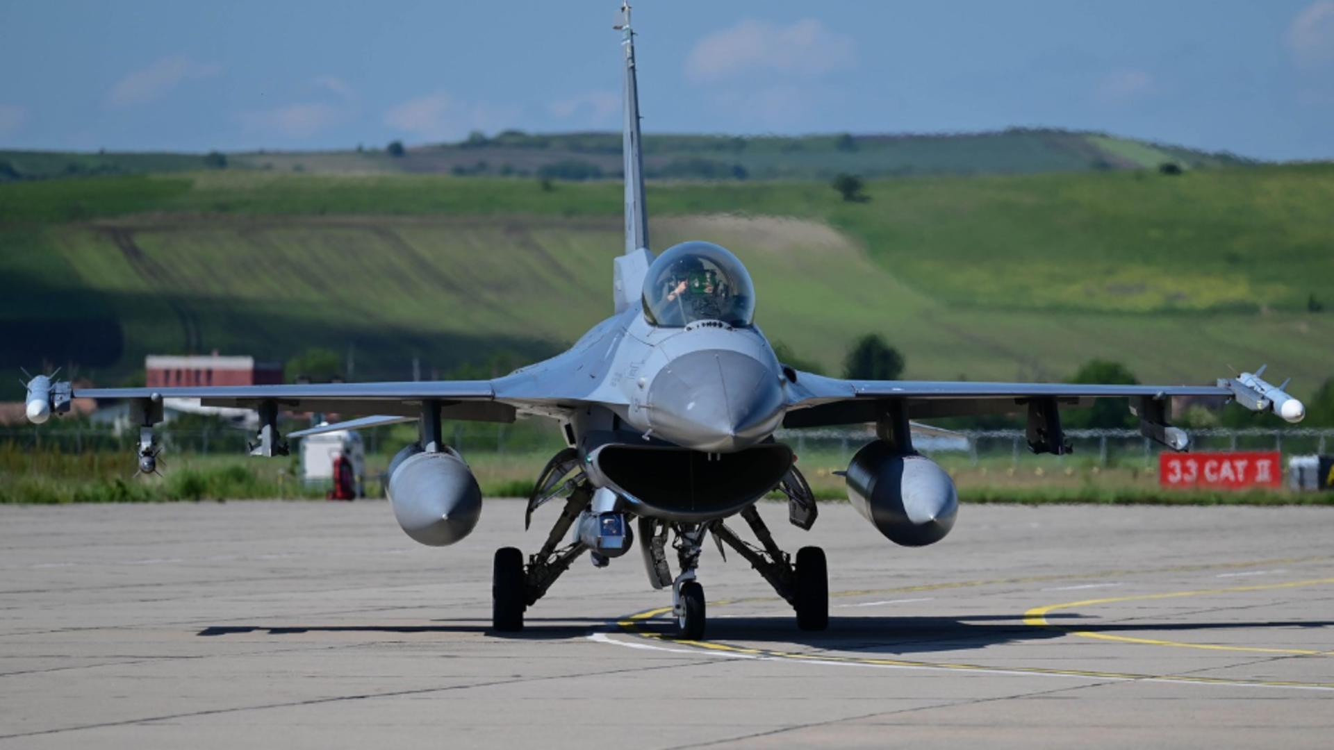 F-16 la Câmpia Turzii. Foto: Profimedia