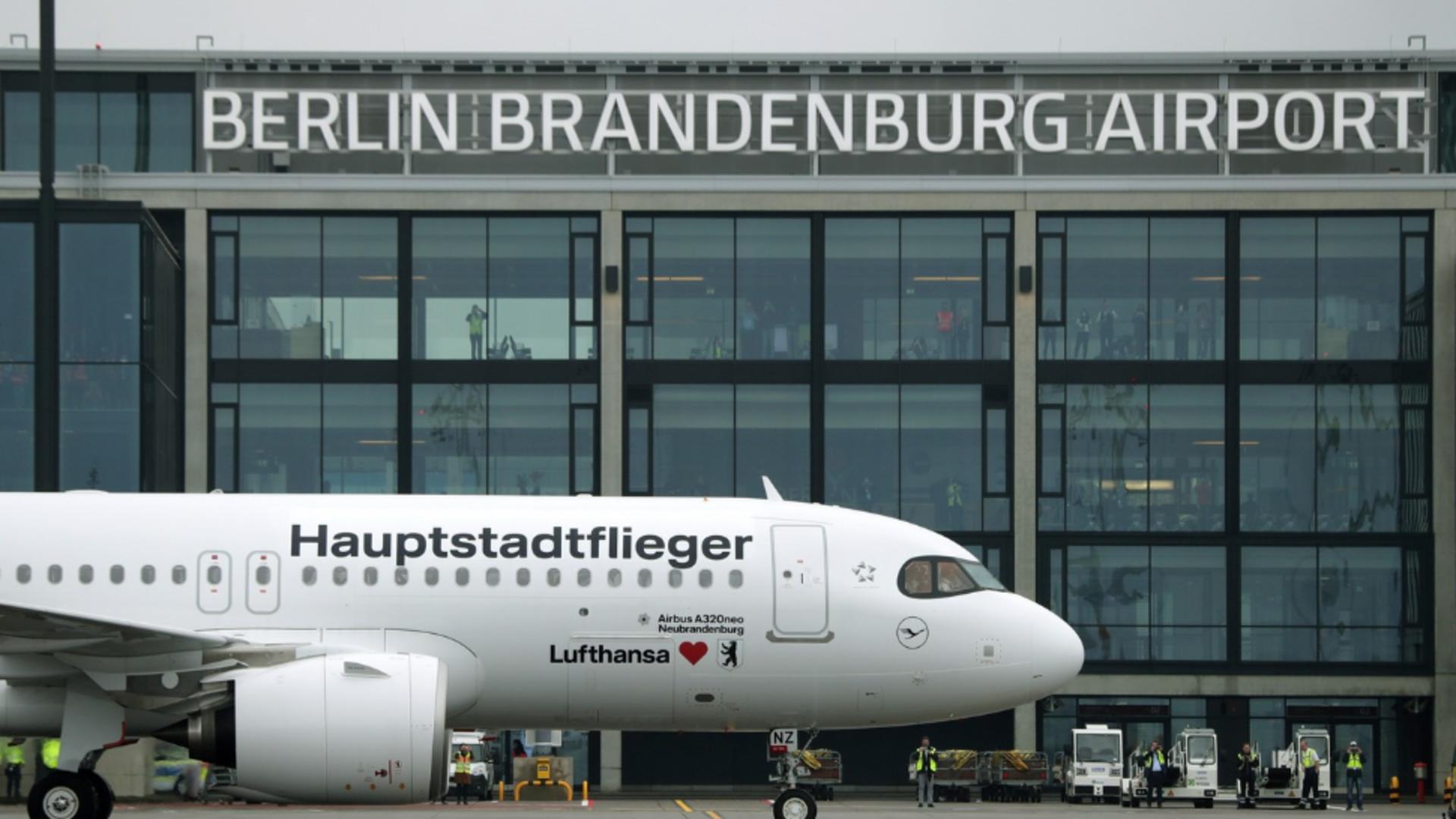 Aeroportul principal din Berlin, închis temporar după apariția unei drone neidentificate (foto: profimedia)