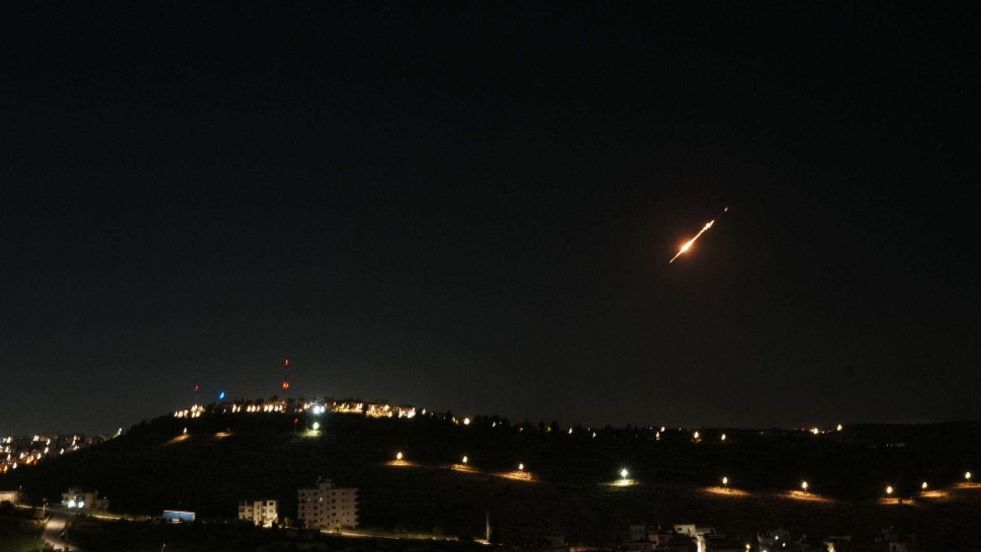 Coloane de fum in direcția bazei aeriene Al Udeid (Profimedia)