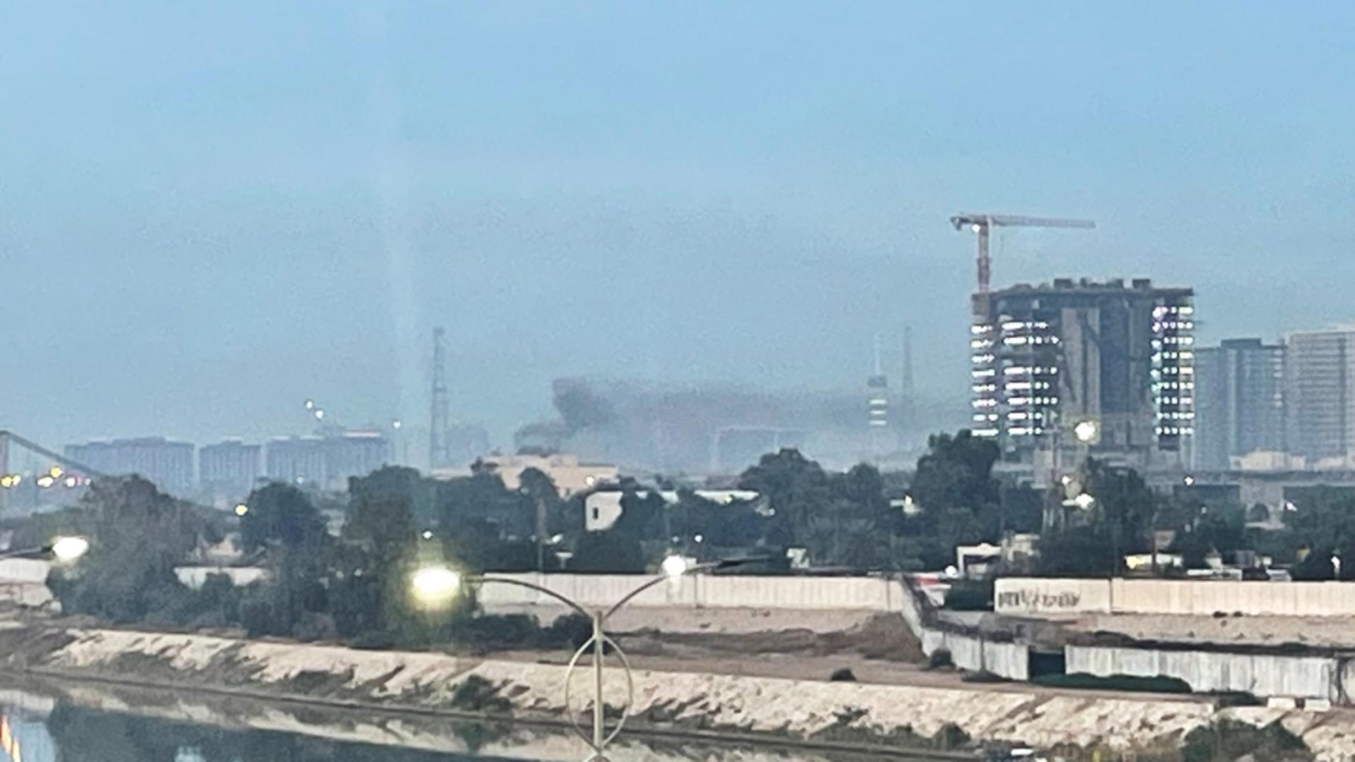 Coloană de fum deasupra Ambasadei SUA din Bagdad (14 martie - Profimedia)