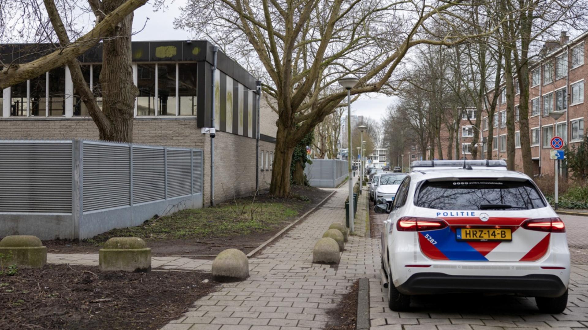 Mașină a poliției parcată în zona atacului (Profimedia)