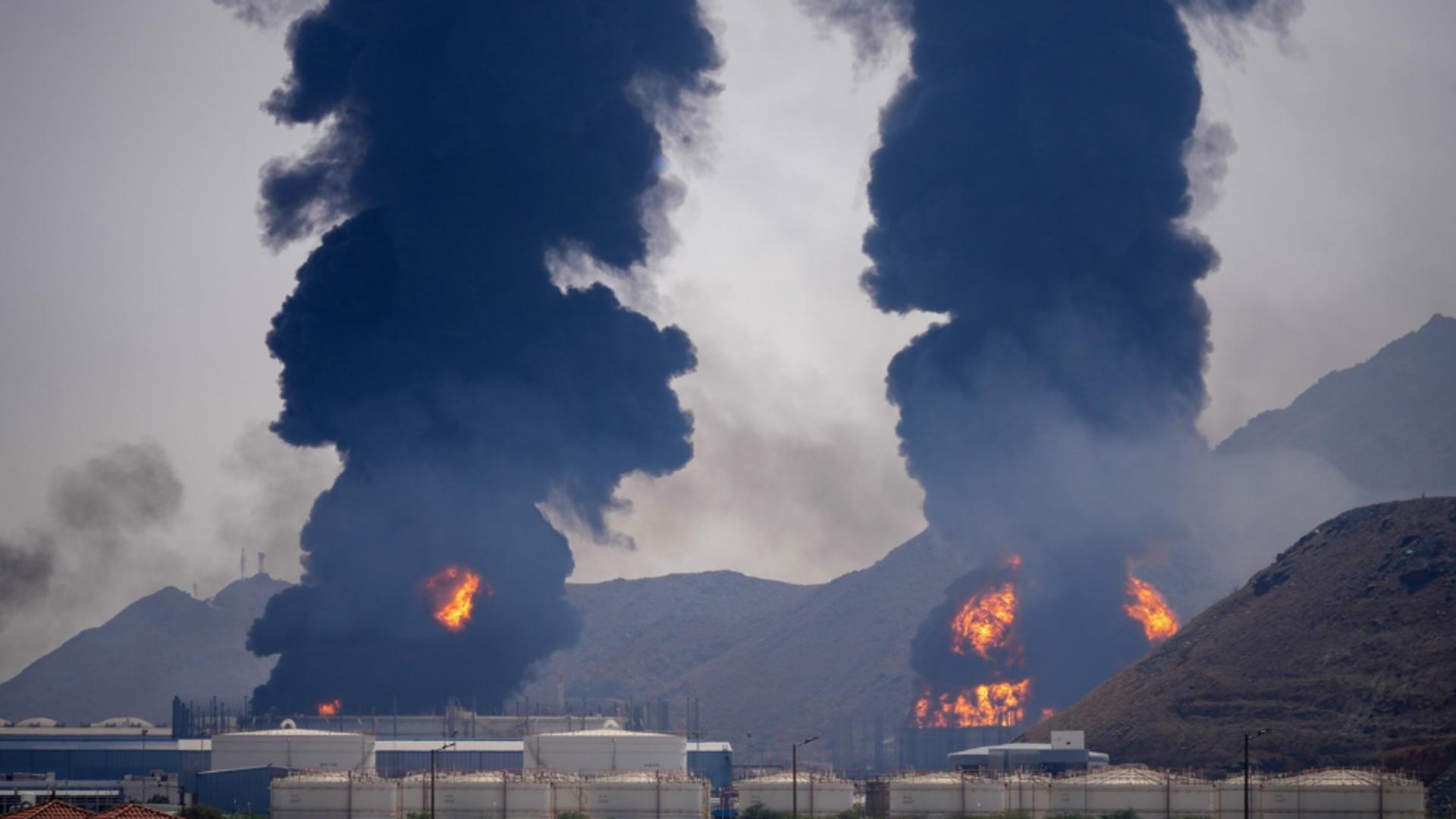 Iranul răspunde dur după ultimele atacuri ale lui Trump. Lovitură majoră asupra unor instalații petroliere din Emiratele Arabe – FOTO