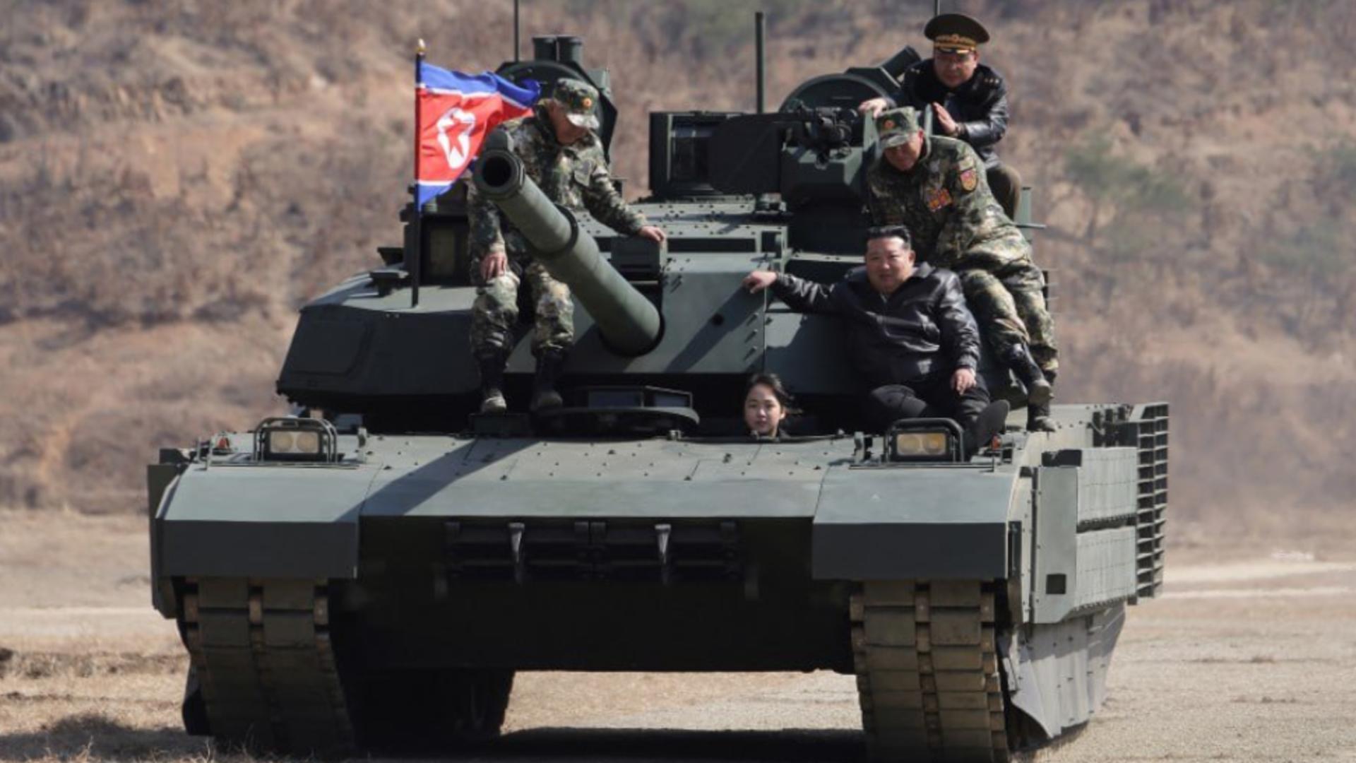 Kim Jong Un și-a pus fiica să conducă un tanc. Foto: Profimedia