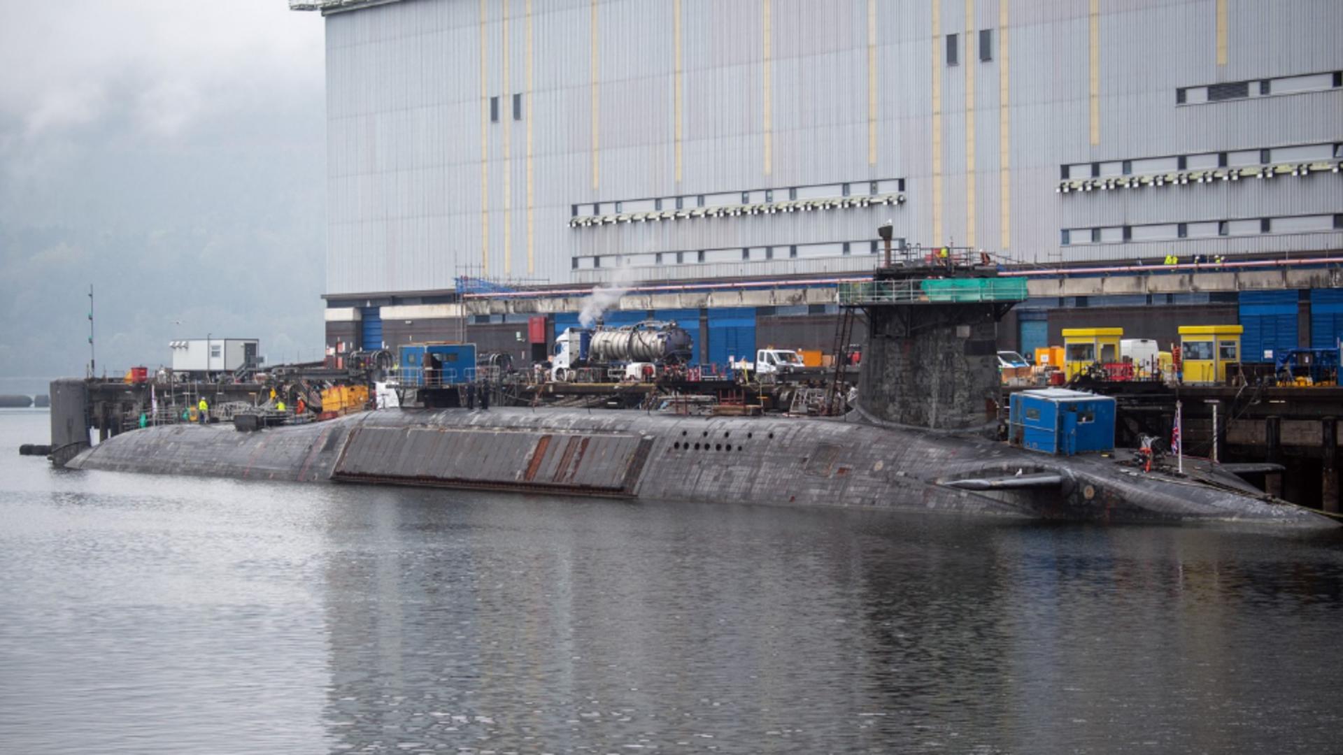 O româncă și un iranian, puși sub acuzare în Scoția pentru tentativa de a pătrunde într-o bază cu submarine nucleare britanice (foto: profimedia)