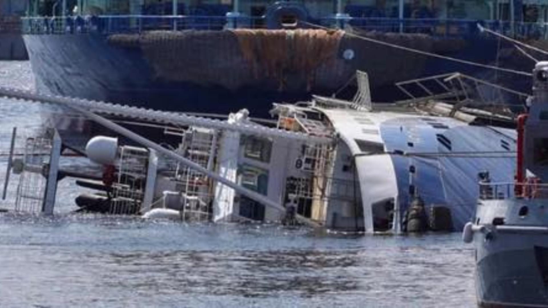 Remorcher scufundat în Portul Midia. FOTO: Facebook