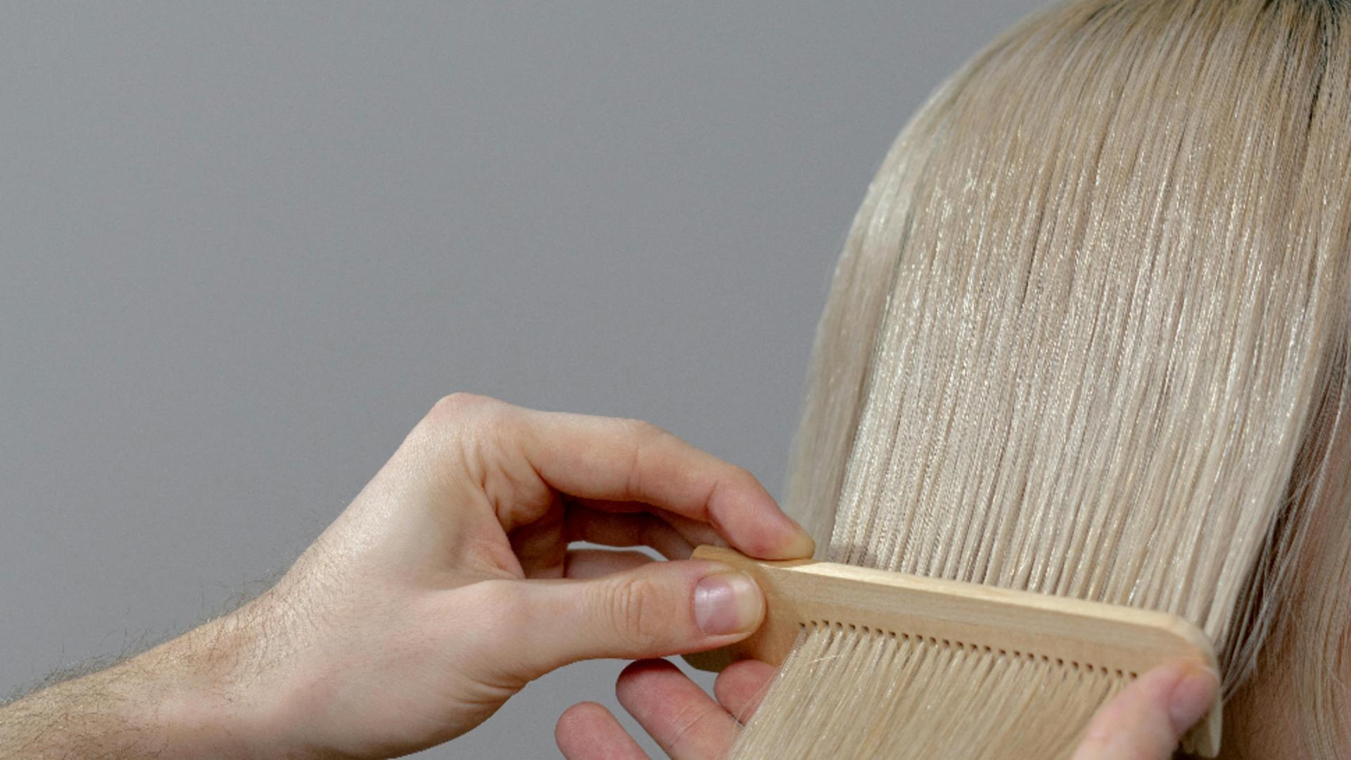 Cum să-ți faci propriul șampon uscat din ingrediente naturale, sănătoase pentru scalp