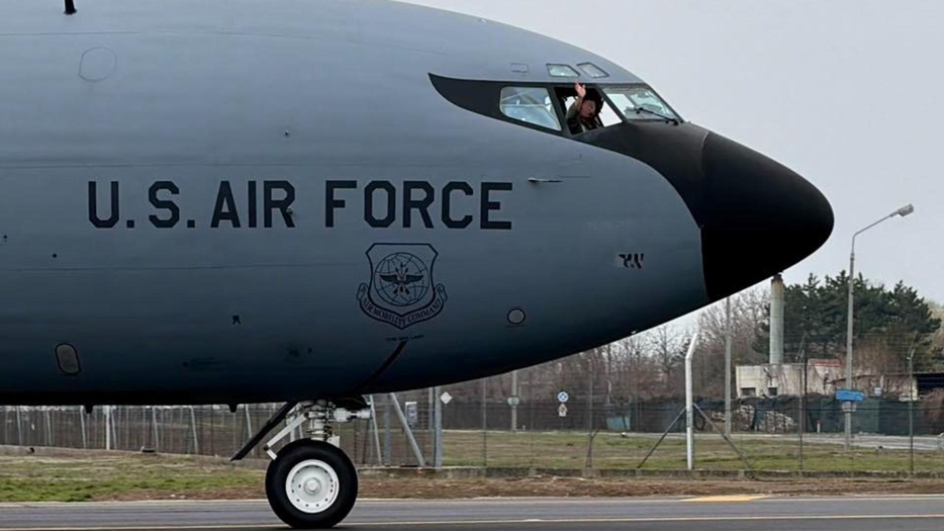 Un nou avion de realimentare Boeing KC-135 Stratotanker a sosit în capitală