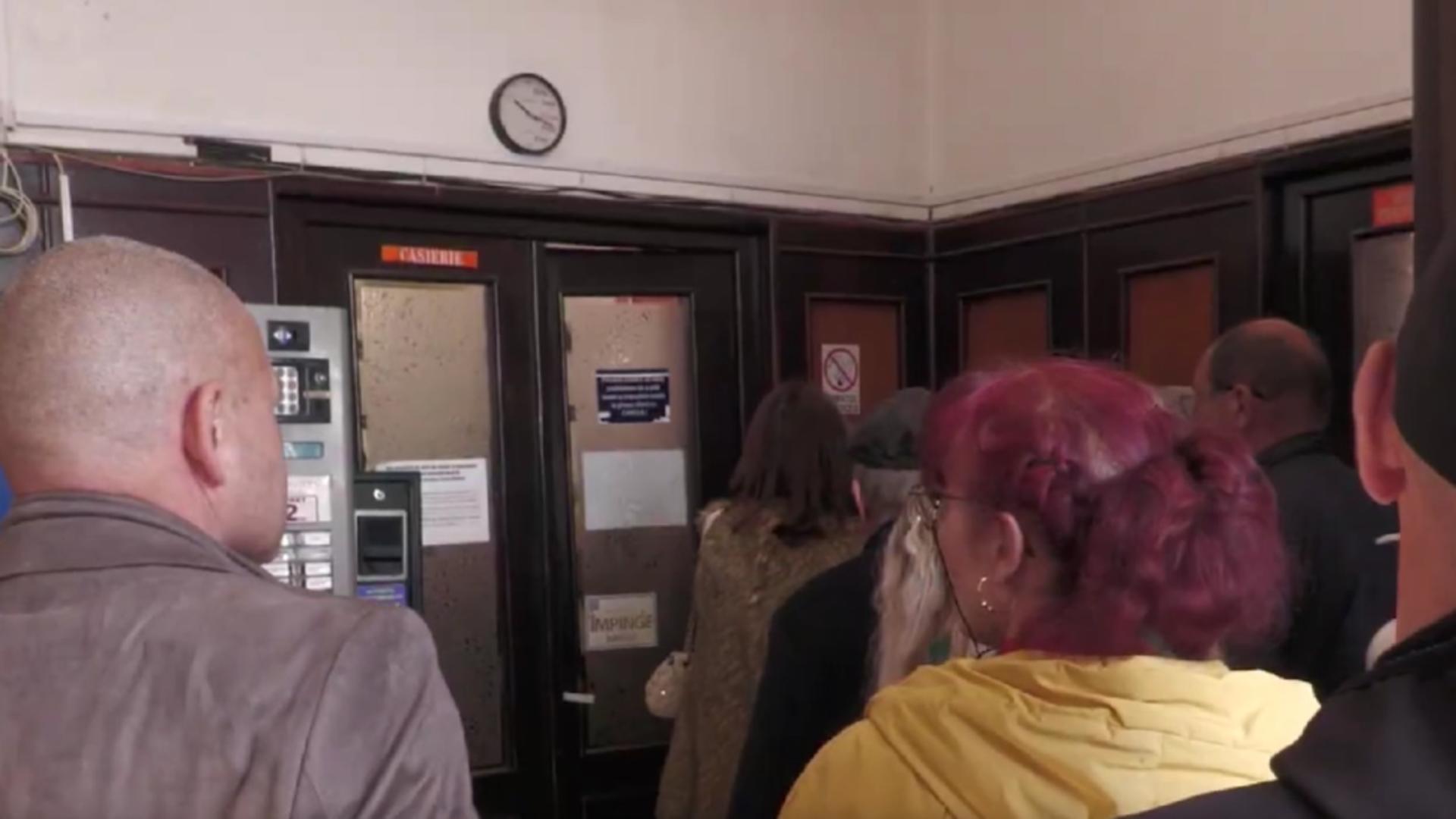 Cozi la taxe și impozite