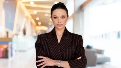 Anamaira Păcuraru și analistul William Branson Donahue. Foto/Realitatea