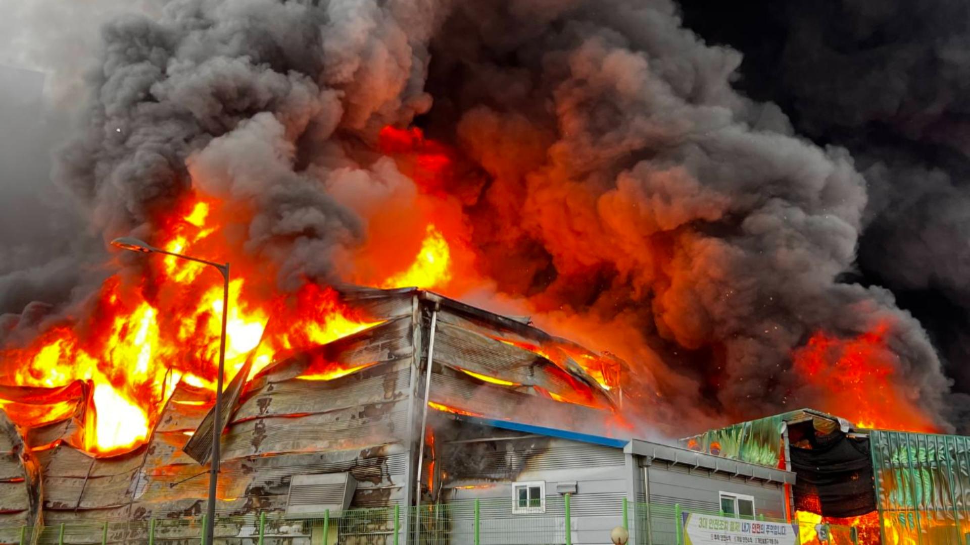 Incendiu puternic la o fabrică din Coreea de Sud: trei răniți și 17 persoane evacuate. Imagini apocaliptice / Foto: Facebook