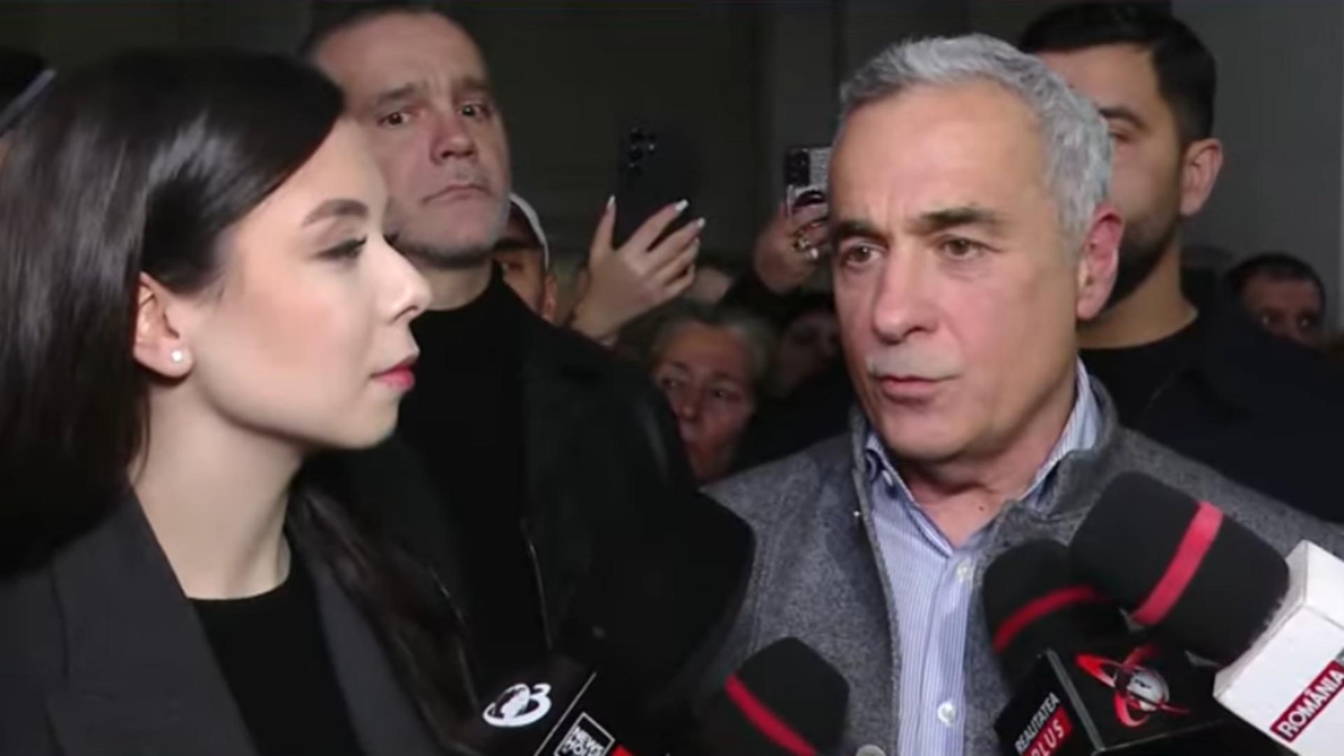 Călin Georgescu, la ieșirea din instanța de judecată (foto: captură Realitatea Plus)