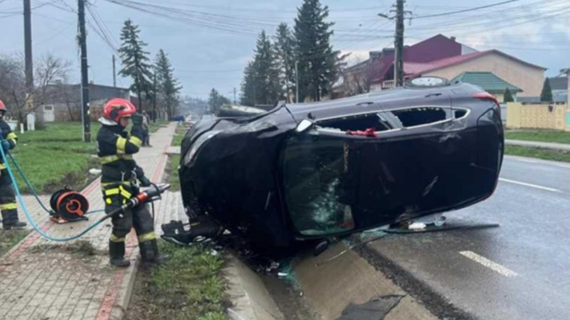 Mașină răsturnată în Botoșani: două femei, rănite în urma unui accident violent/ Foto: ISU Botoșani 