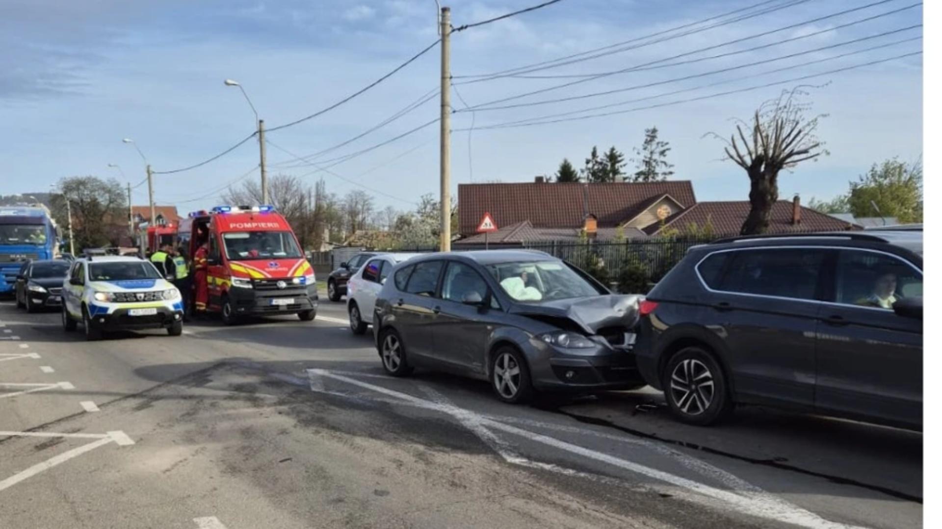 Carambol cu trei mașini în Piatra-Neamț. FOTO: NewsAllert.ro