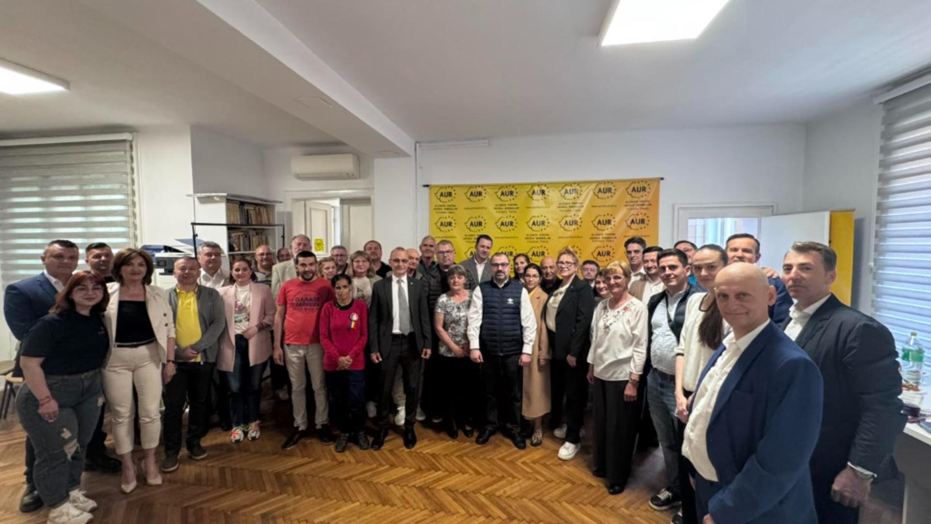 Mii de români au trecut astăzi pragul sediilor AUR din toată țara, la „Ziua Porților Deschise” 