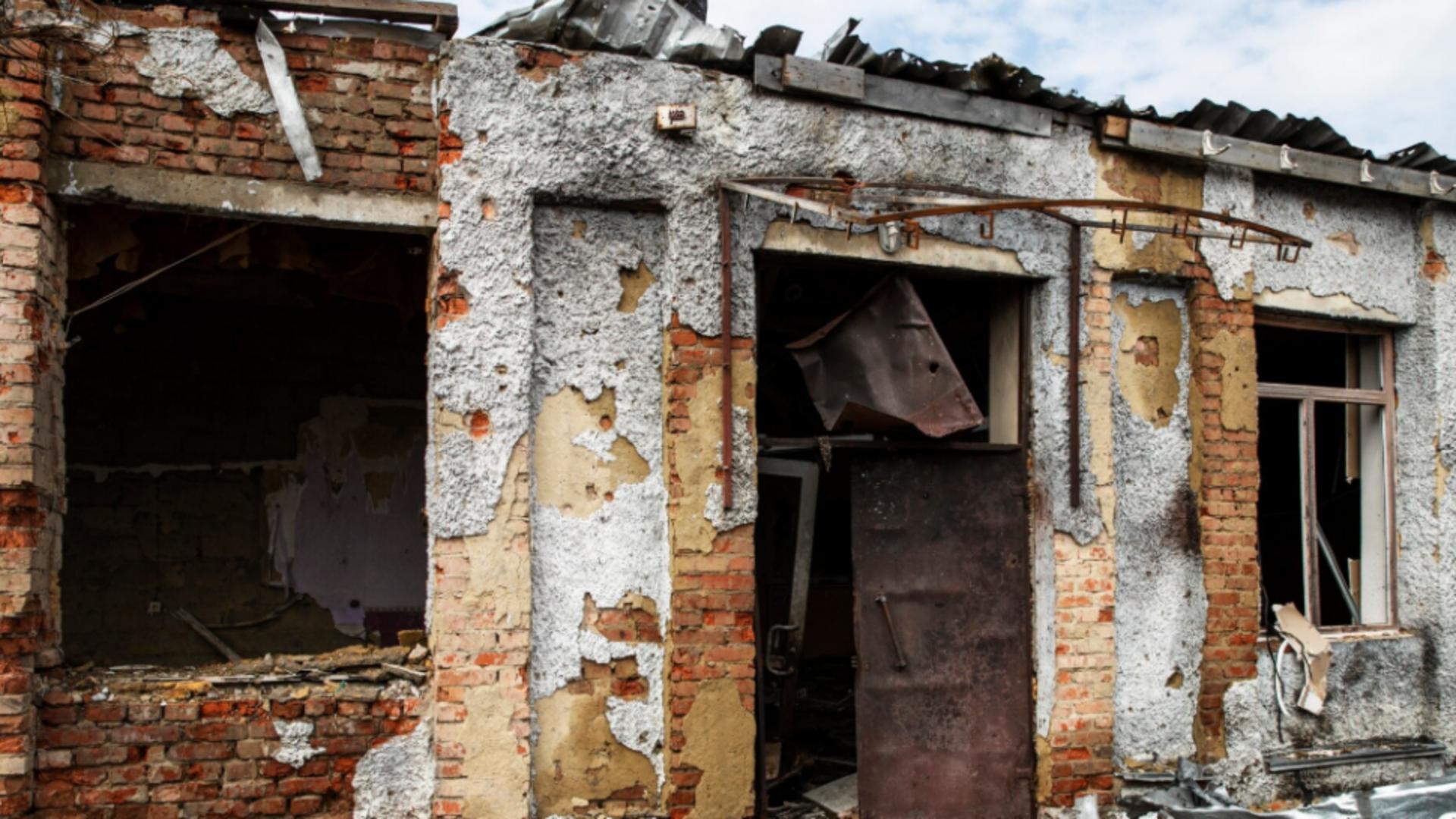 Un proprietar disperat din Franța și-a demolat casa