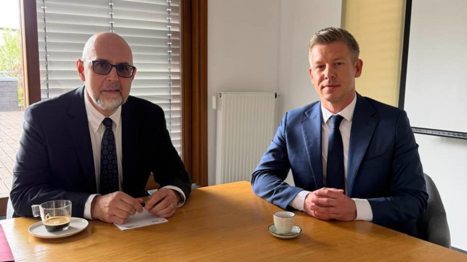 Întâlnire cu scântei între Peter Magyar și Kelemen Hunor. Foto: Facebook