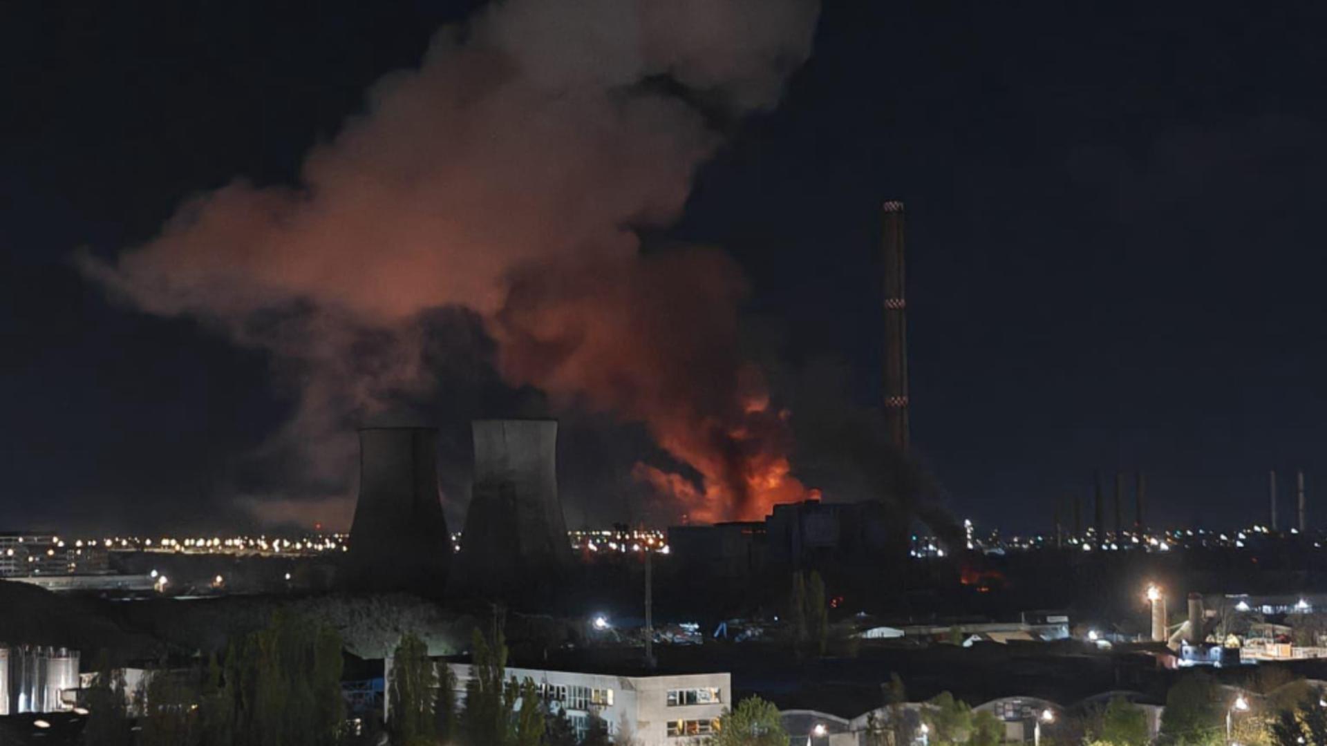 Incendiu stins la CET Vest, dar cinci autospeciale rămân la fața locului pentru răcire. Ministrul Energiei: "Instalațiile Transelectrica funcționează normal"