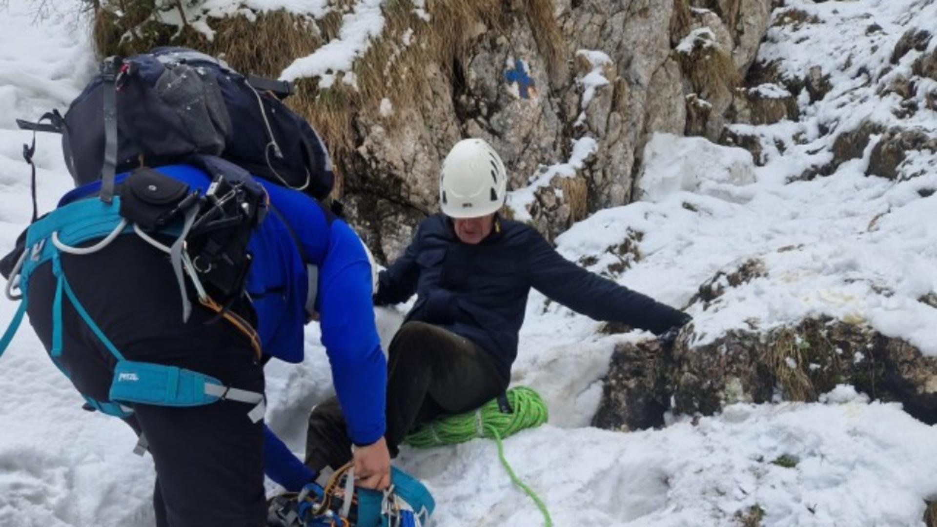 Doi turiști, salvați de jandarmii montani din Masivul Piatra Craiului. Gestul disperat care le-a salvat viața - FOTO