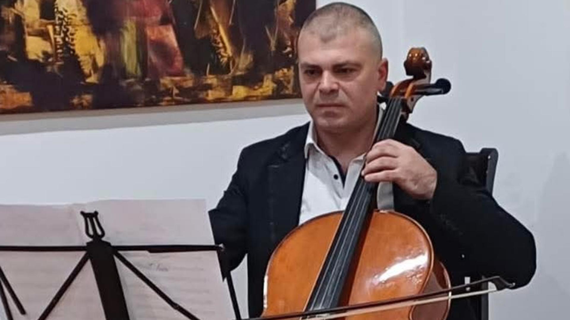 Profesorul Ovidiu Vezure din Târgu Jiu.