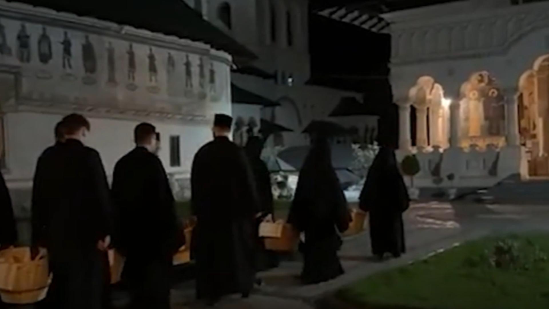 Sfintele Paști, pregătite după rânduieli vechi. Tradiție păstrată cu sfințenie la Mănăstirea Lainici