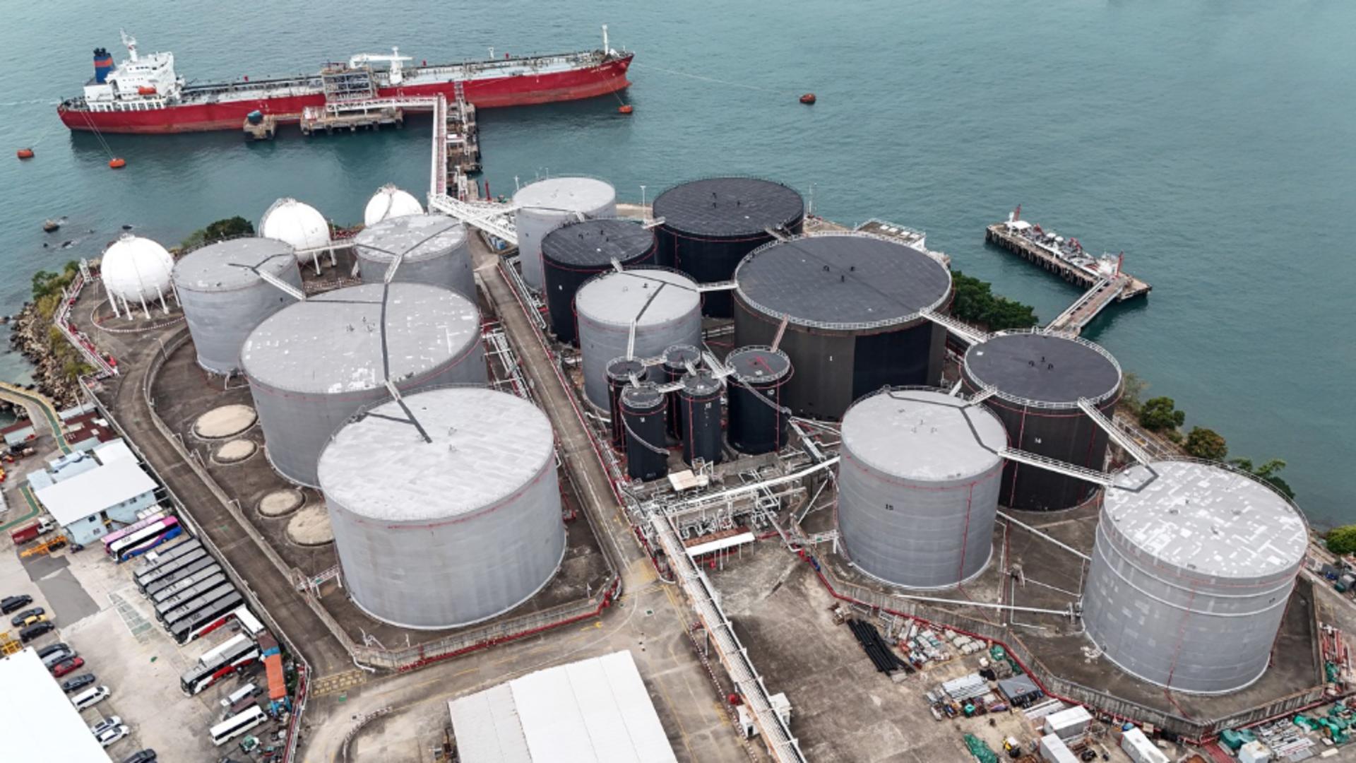 Tancuri de stocare în Hong Kong (Profimedia)