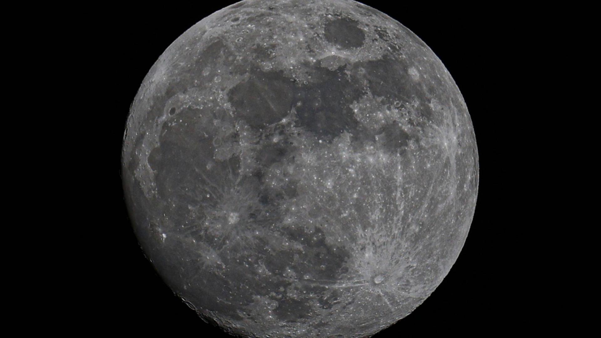 Luna văzută din spațiu (foto: profimedia)