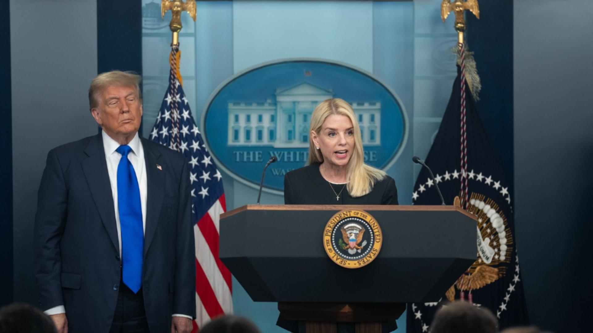 Donald trump și Pam Bondi (Profimedia)