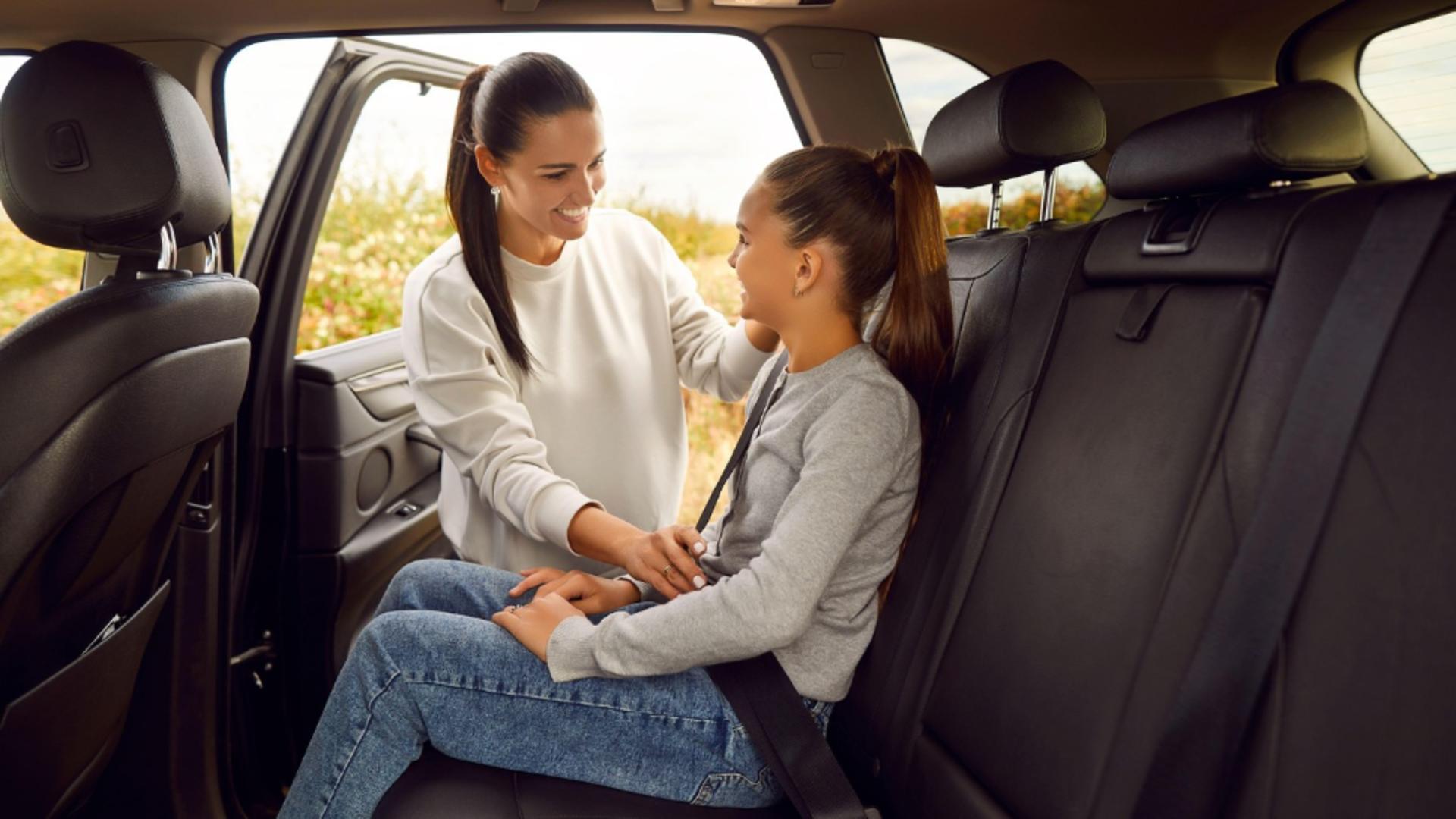  Amenda pentru pasagerii din spate fără centură. Foto/Profimedia