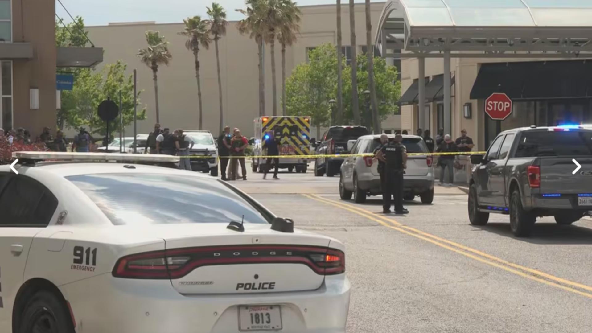 Schimb de focuri într-un centru comercial din SUA. FOTO: WAFB-TV