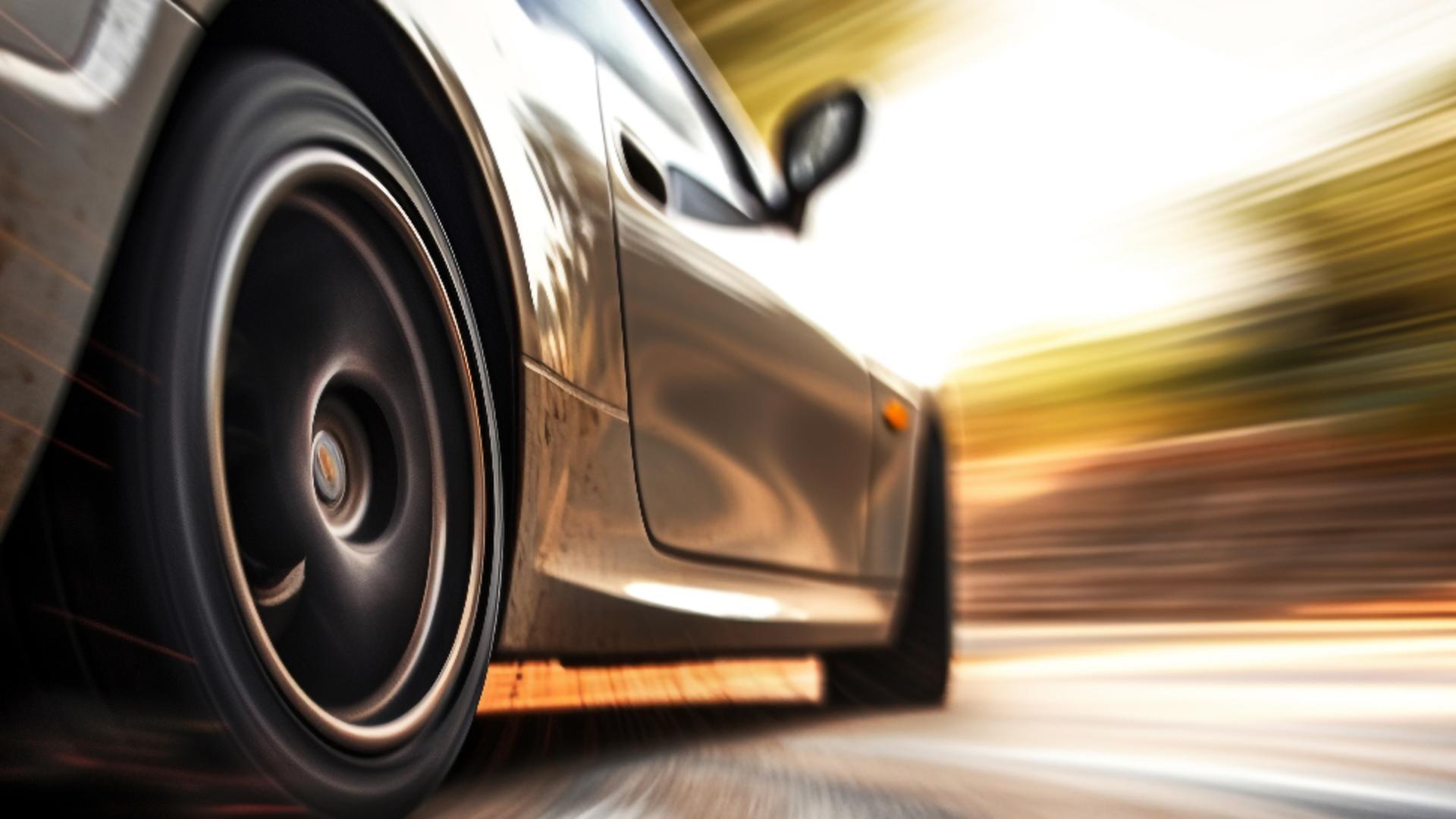 Gonea cu 176 km/h pe DN38 pentru că i se ardeau cozonacii în cuptor